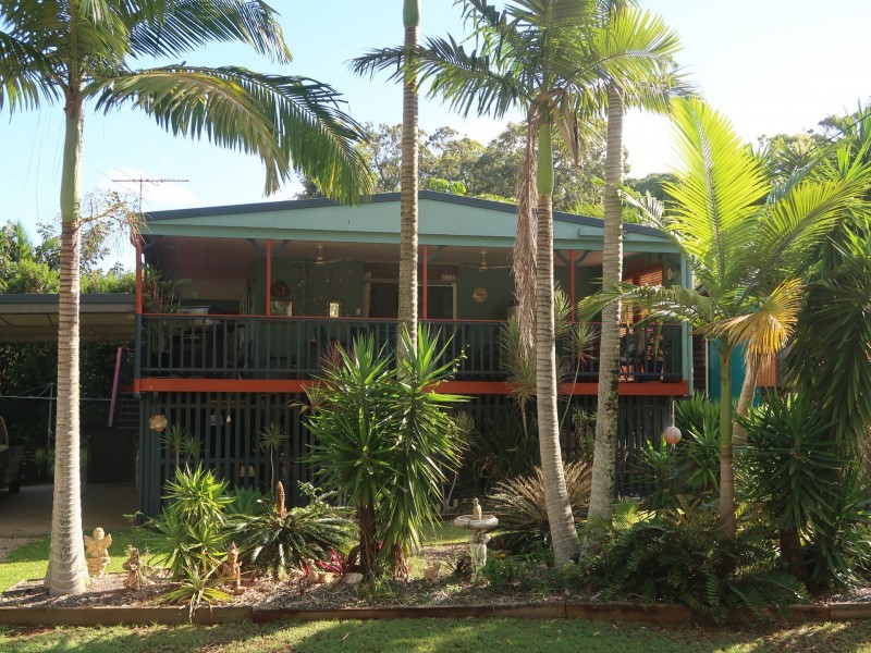 16 Noyes Parade, Karragarra Island QLD 4184