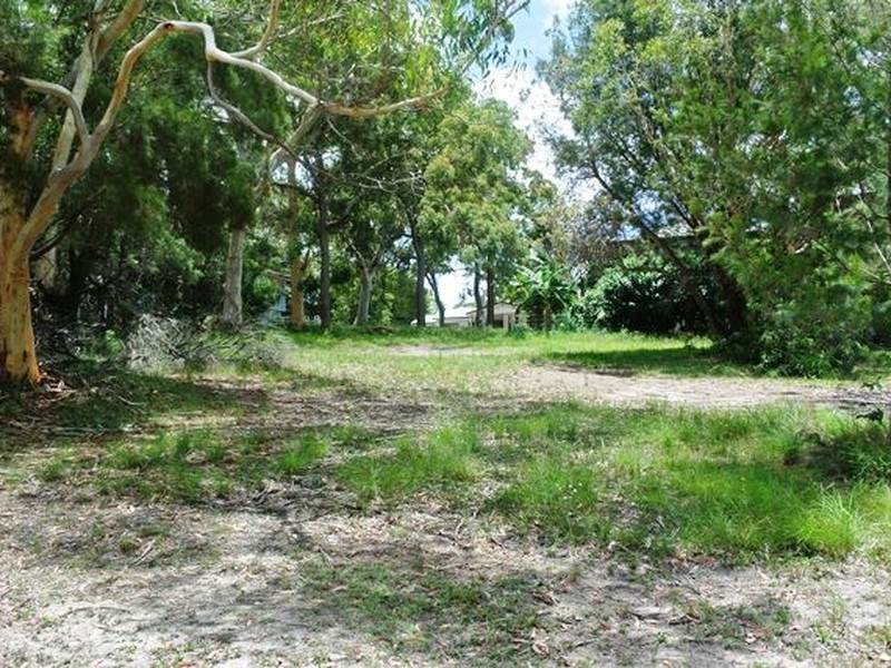 21-23 Warama Street, Macleay Island QLD 4184