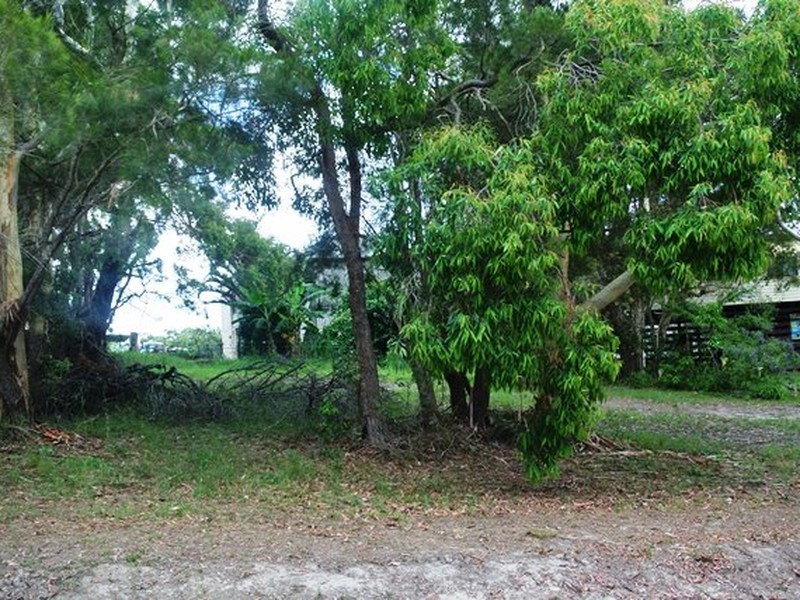 21-23 Warama Street, Macleay Island QLD 4184
