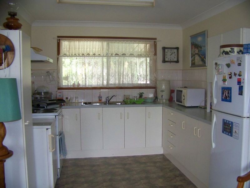 99 Western Rd, Macleay Island QLD 4184
