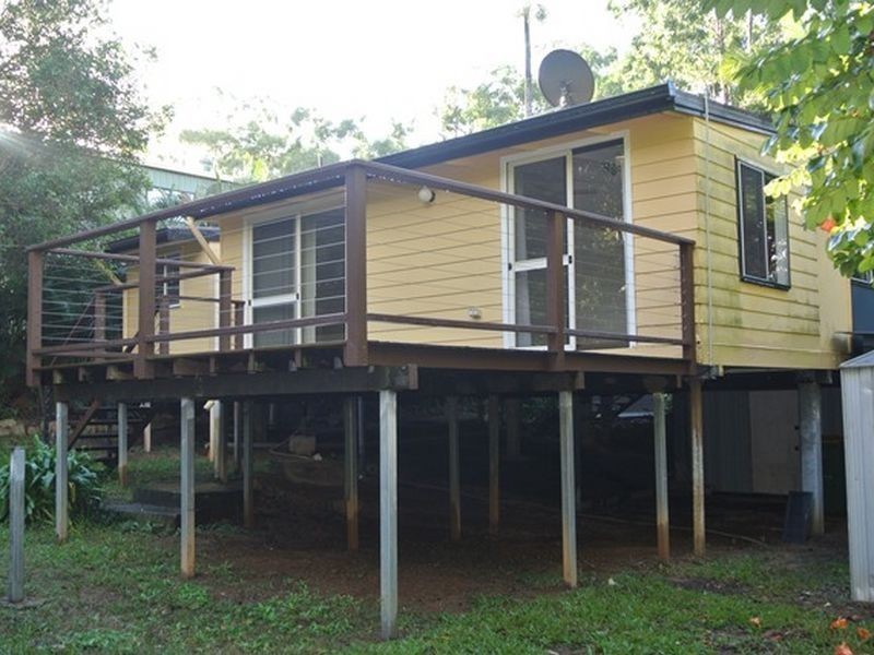 18 Glen Street, Macleay Island QLD 4184