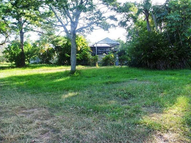 2 Gordon Road, Macleay Island QLD 4184