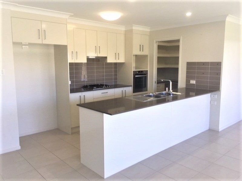 1 Willis Close, Redland Bay QLD 4165