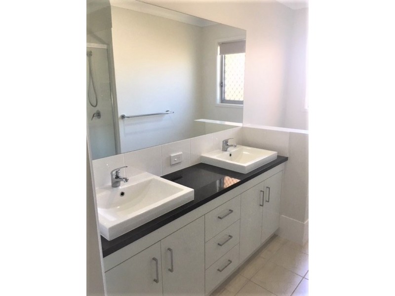 1 Willis Close, Redland Bay QLD 4165