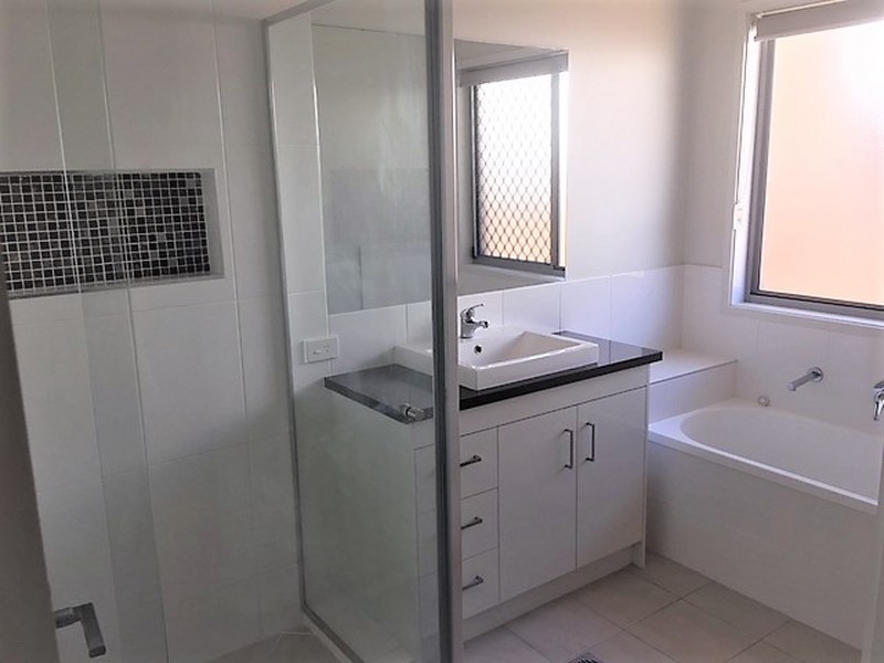 1 Willis Close, Redland Bay QLD 4165