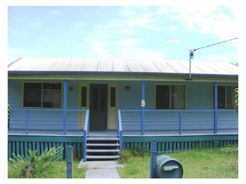 9 Blue Wter Cr, Macleay Island QLD 4184