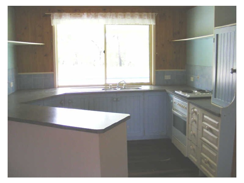 9 Blue Wter Cr, Macleay Island QLD 4184