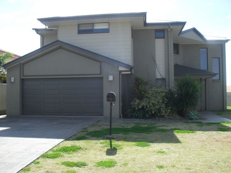 8 Huntly Place, Redland Bay QLD 4165