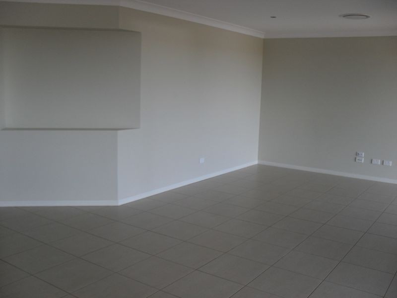 8 Huntly Place, Redland Bay QLD 4165