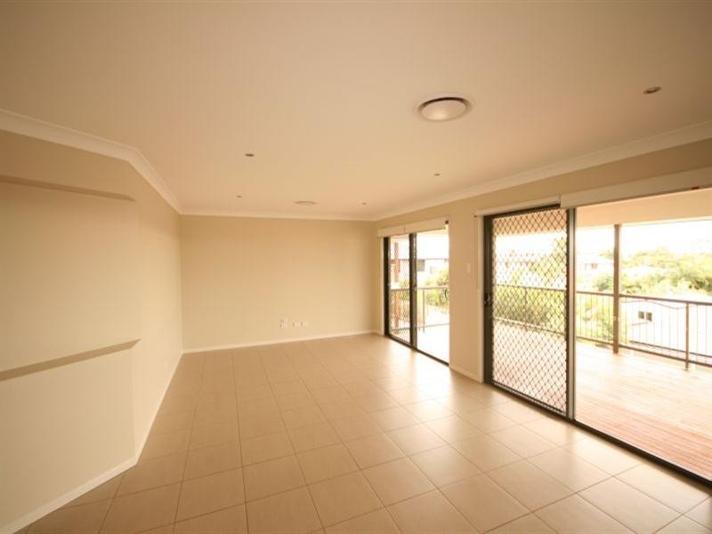 8 Huntly Place, Redland Bay QLD 4165