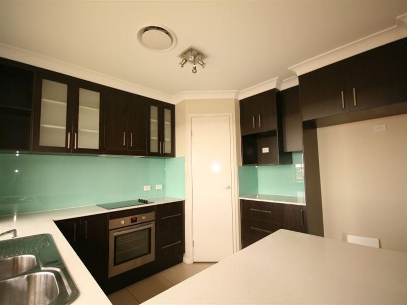 8 Huntly Place, Redland Bay QLD 4165