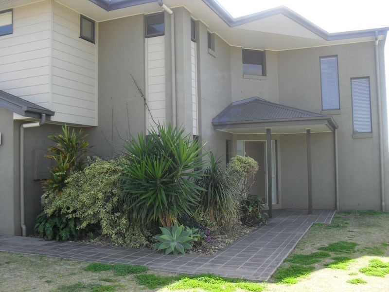 8 Huntly Place, Redland Bay QLD 4165
