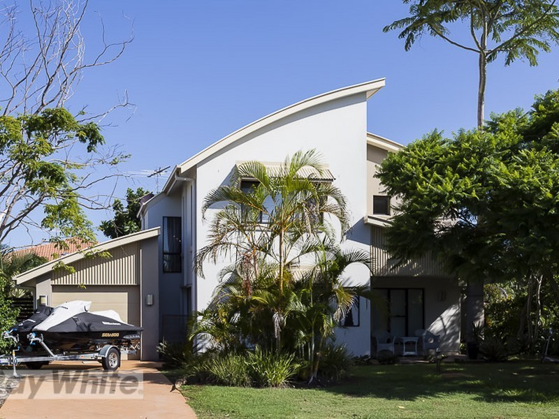 2 Haslingden Drive, Redland Bay QLD 4165