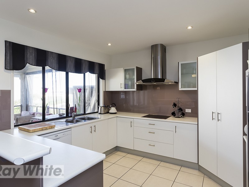 2 Haslingden Drive, Redland Bay QLD 4165