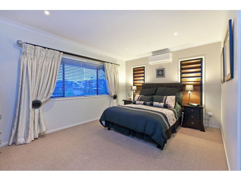 2 Haslingden Drive, Redland Bay QLD 4165
