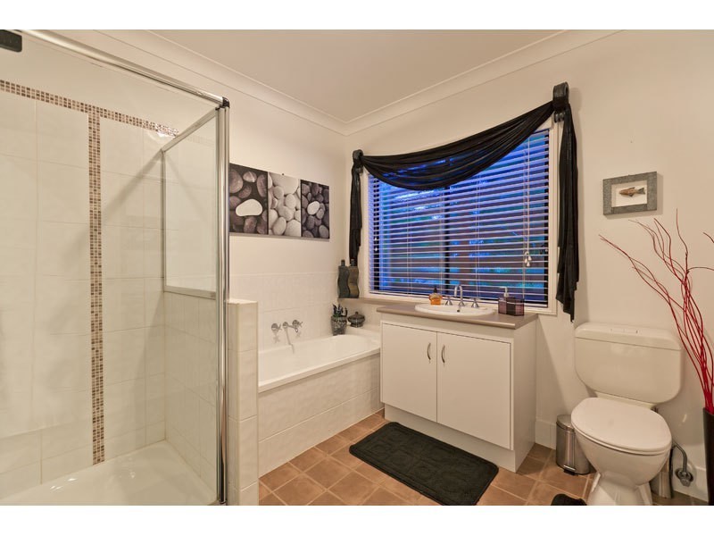 2 Haslingden Drive, Redland Bay QLD 4165