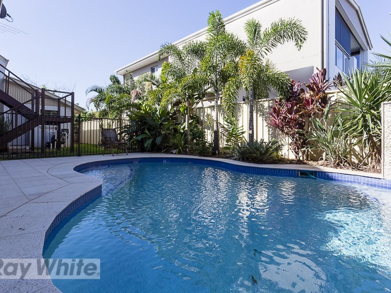 2 Haslingden Drive, Redland Bay QLD 4165