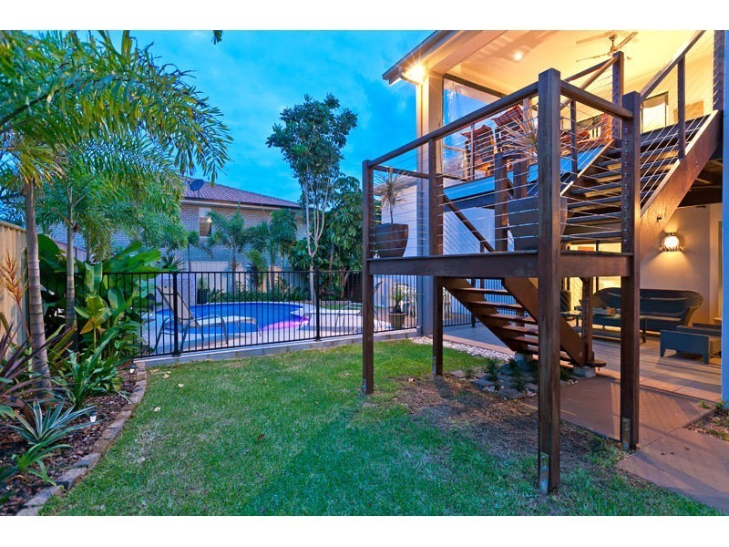 2 Haslingden Drive, Redland Bay QLD 4165