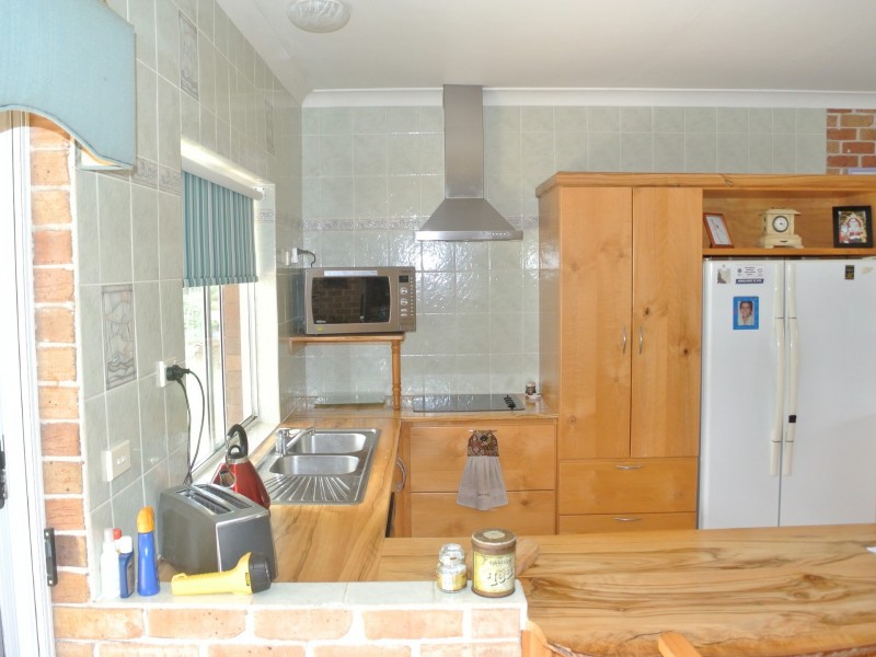 17 Curlew Street, Macleay Island QLD 4184