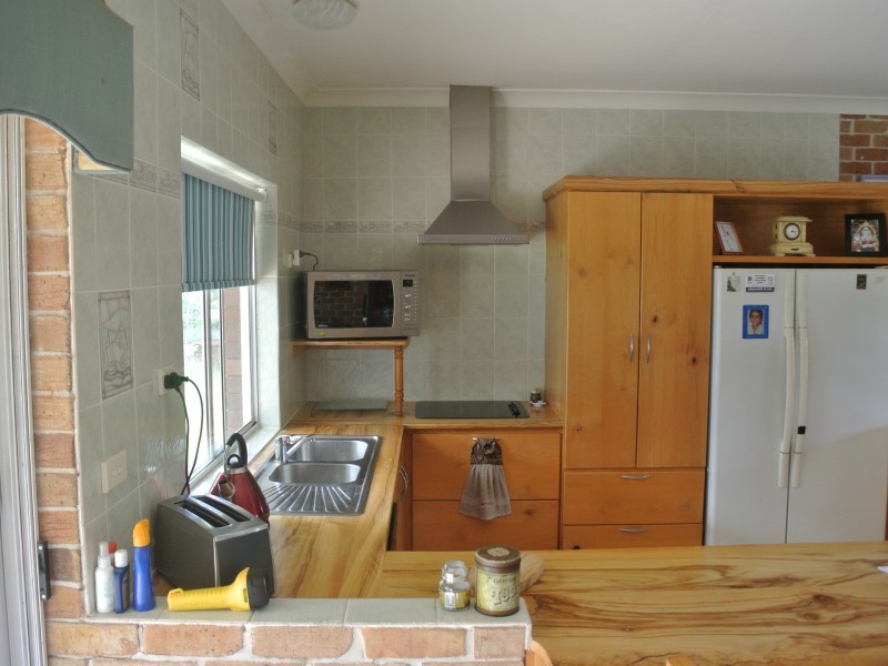 17 Curlew Street, Macleay Island QLD 4184