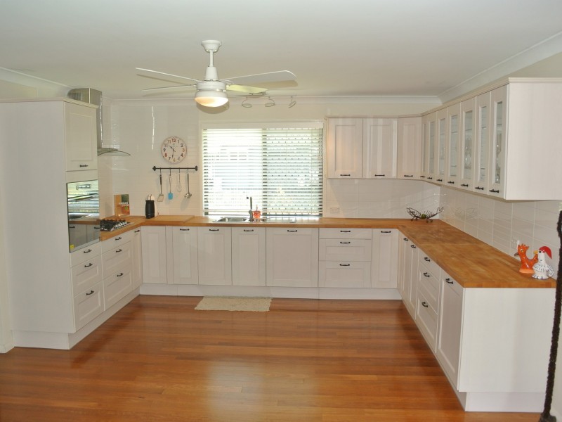19 Benowa Street, Macleay Island QLD 4184