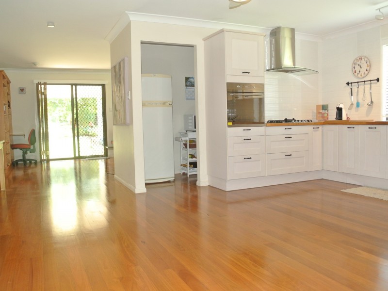 19 Benowa Street, Macleay Island QLD 4184