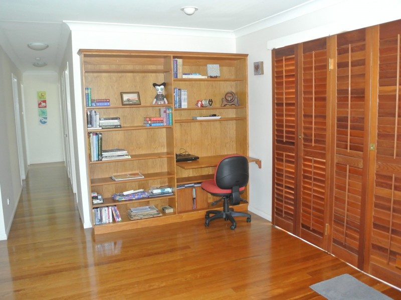 19 Benowa Street, Macleay Island QLD 4184