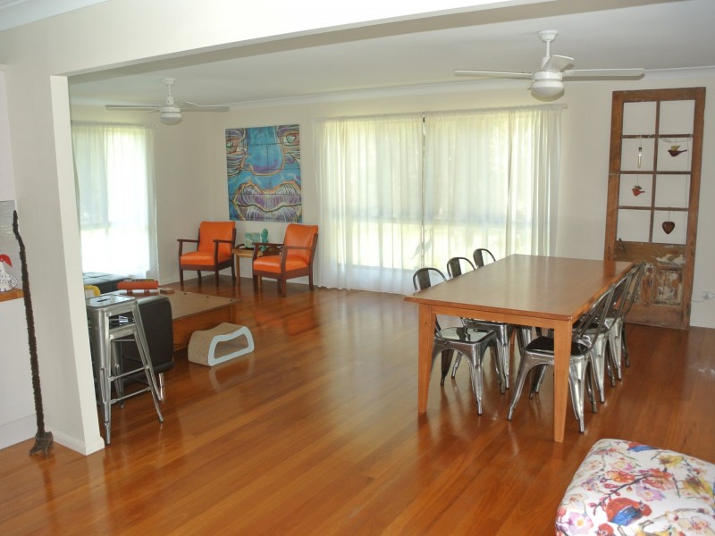 19 Benowa Street, Macleay Island QLD 4184