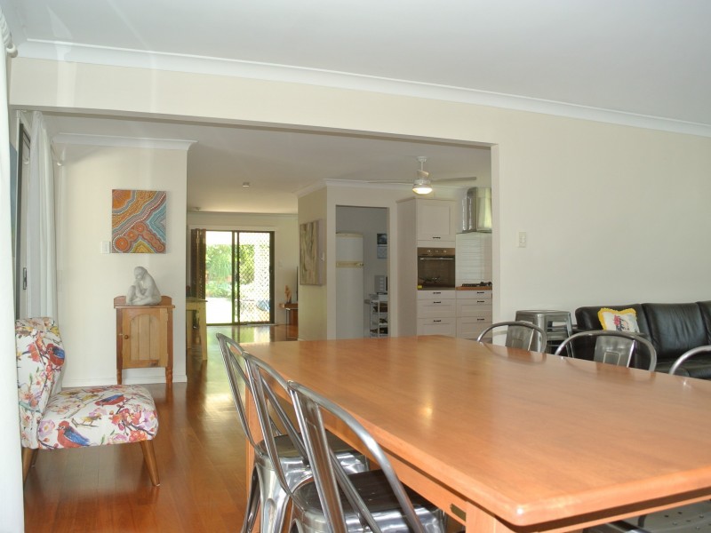 19 Benowa Street, Macleay Island QLD 4184