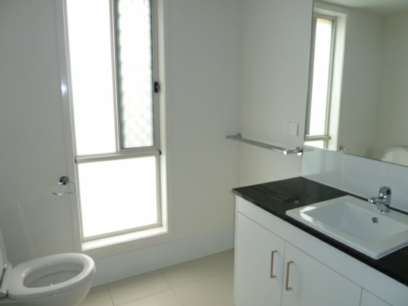 14 Woodhaven Close, Redland Bay QLD 4165