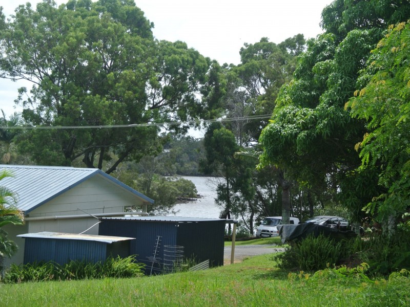 26 Curlew Street, Macleay Island QLD 4184