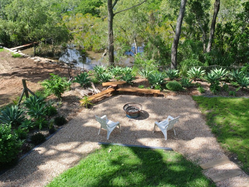 2 Waterside Drive, Macleay Island QLD 4184