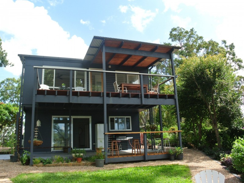 2 Waterside Drive, Macleay Island QLD 4184