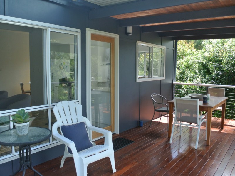 2 Waterside Drive, Macleay Island QLD 4184