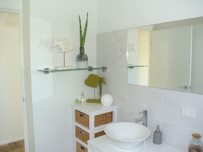 2 Waterside Drive, Macleay Island QLD 4184