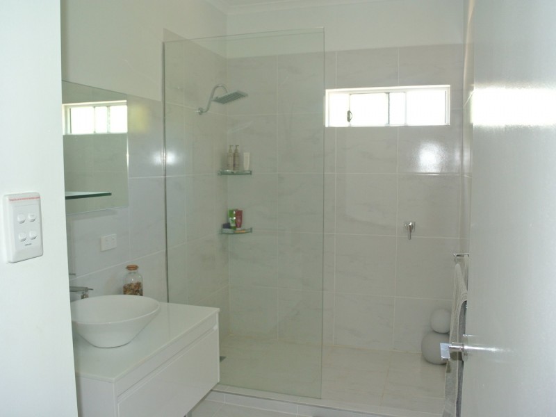 2 Waterside Drive, Macleay Island QLD 4184