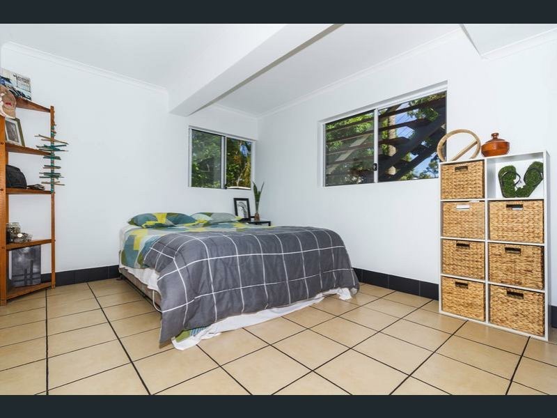 2 Waterside Drive, Macleay Island QLD 4184