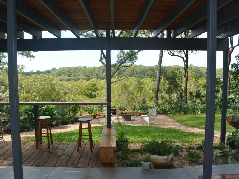 2 Waterside Drive, Macleay Island QLD 4184