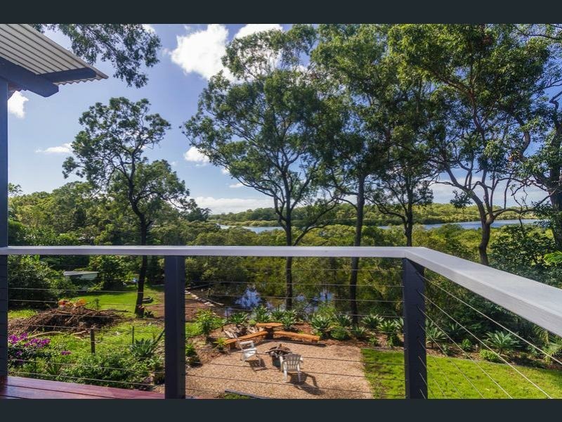 2 Waterside Drive, Macleay Island QLD 4184