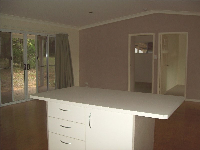 4 Hamilton Parade, Macleay Island QLD 4184