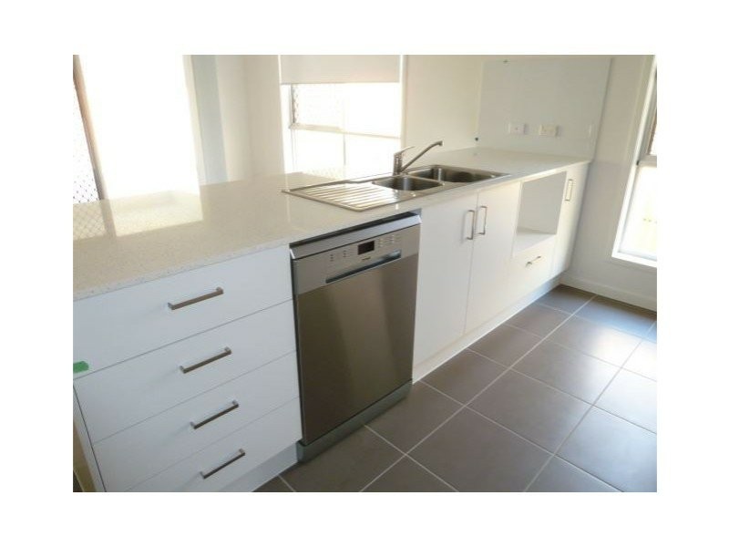 37 Pyrus Place, Redland Bay QLD 4165