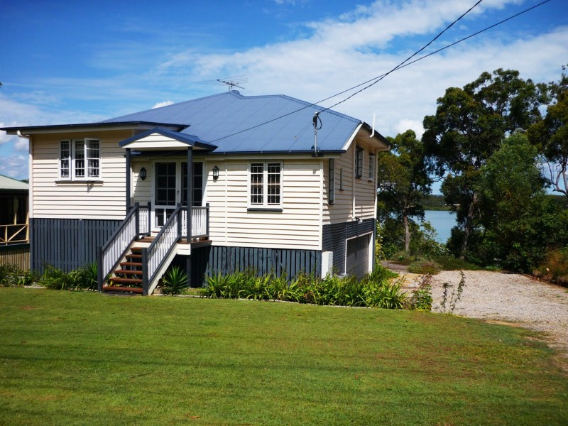 24 Calm Waters Cres, Macleay Island QLD 4184