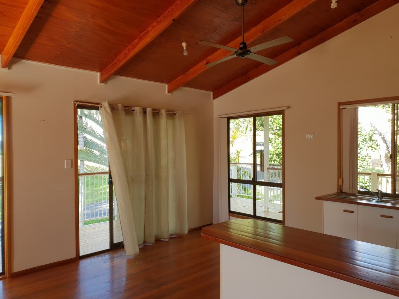 42 BLUE WATER  CRESENT, Macleay Island QLD 4184