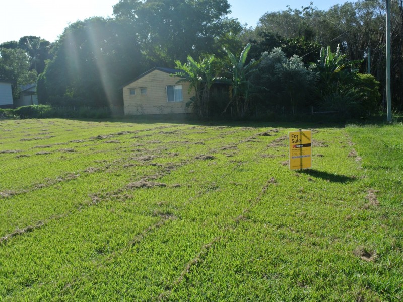 5 Lake Street, Macleay Island QLD 4184