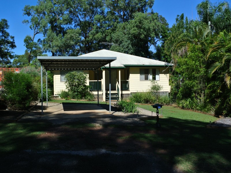 8 Blue Water Crescent, Macleay Island QLD 4184