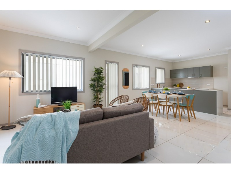 2/8 Boat Street, Victoria Point QLD 4165