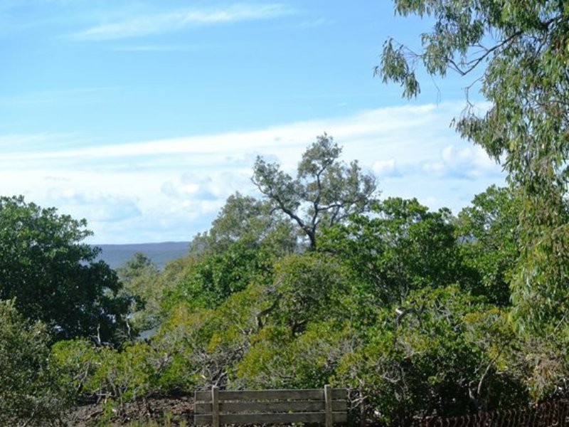 9 Boat Harbour Avenue, Macleay Island QLD 4184