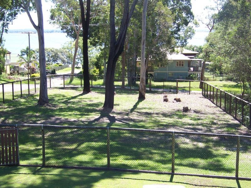 1 Dinjerra, Macleay Island QLD 4184