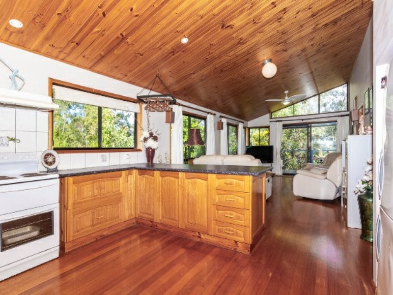 82 Treasure Island Avenue, Karragarra Island QLD 4184