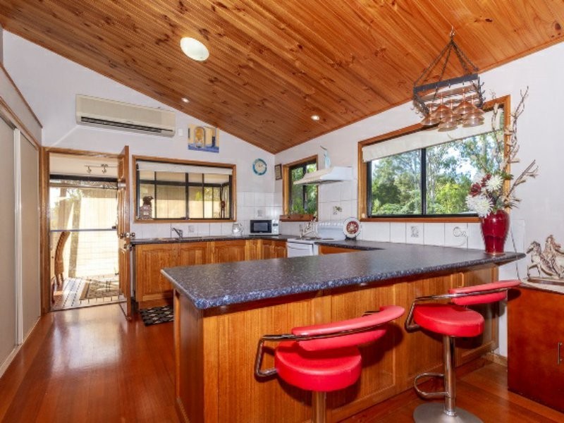 82 Treasure Island Avenue, Karragarra Island QLD 4184